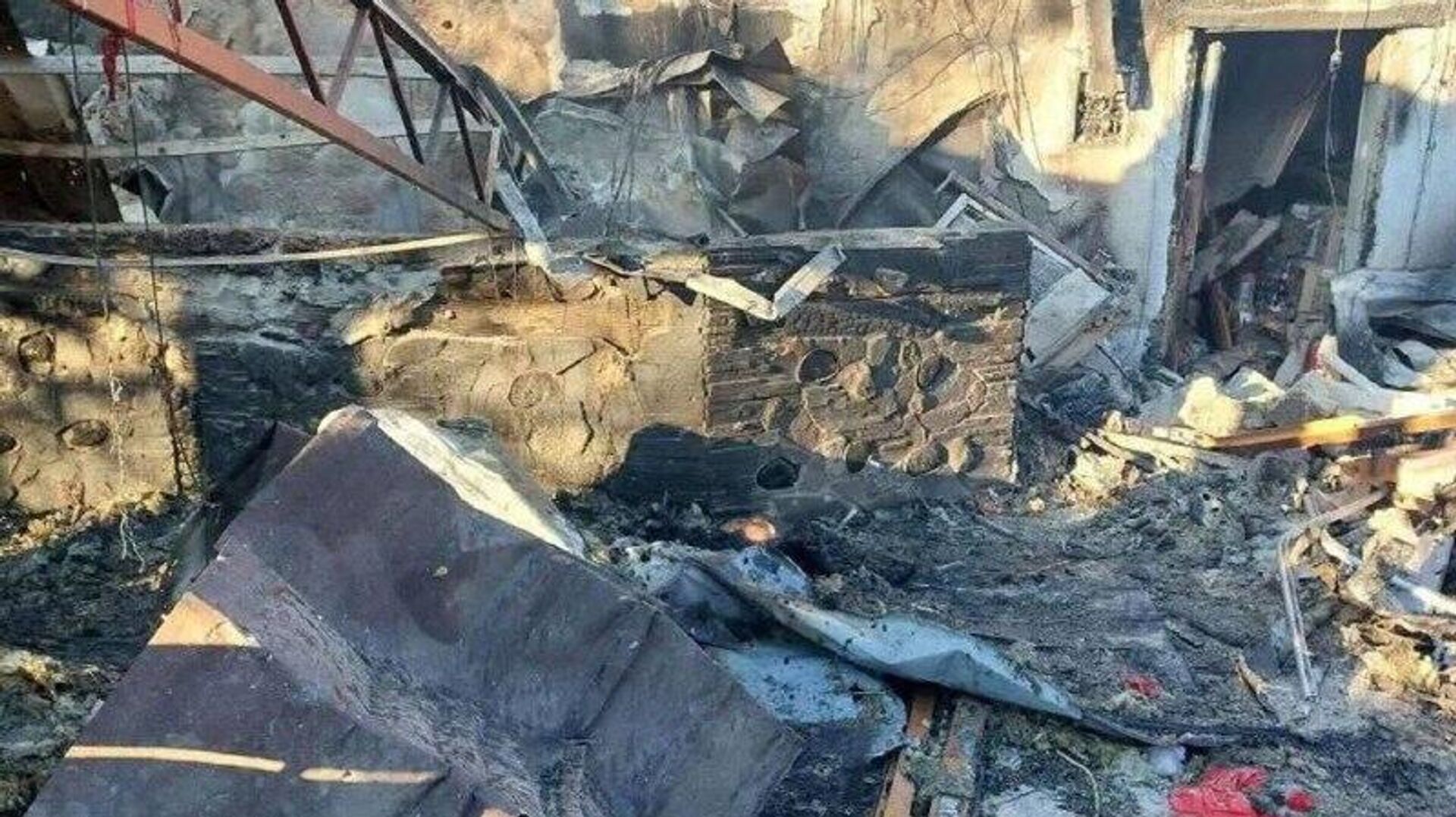 Publican la lista preliminar de los fallecidos por el ataque ucraniano contra Jersón - Sputnik Mundo, 1920, 01.01.2026