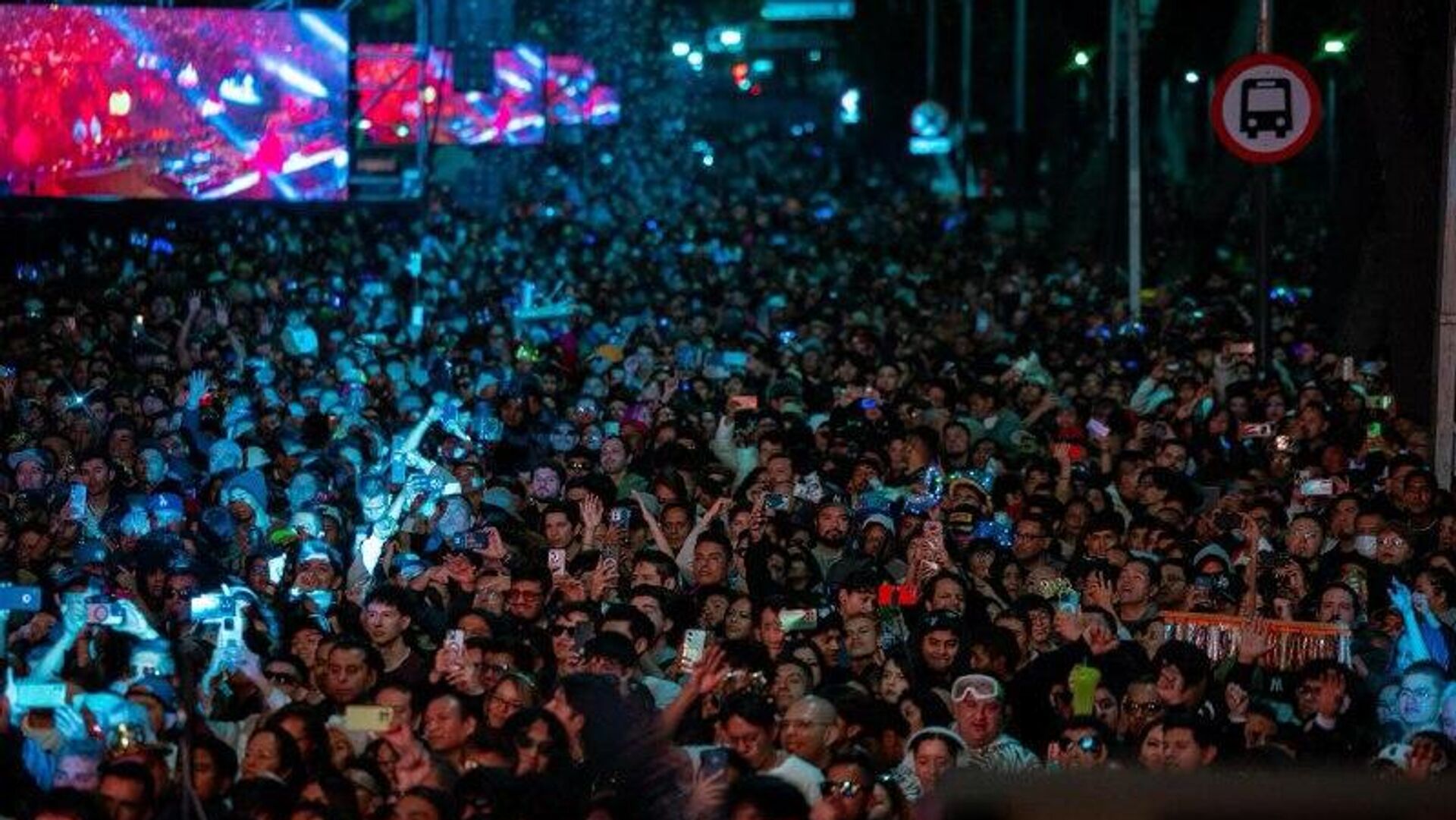 🪩 En CDMX 250 mil personas despidieron el año a ritmo de música electrónica 🪩 En CDMX 250 mil personas despidieron el año a ritmo de música electrónica - Sputnik Mundo, 1920, 01.01.2026