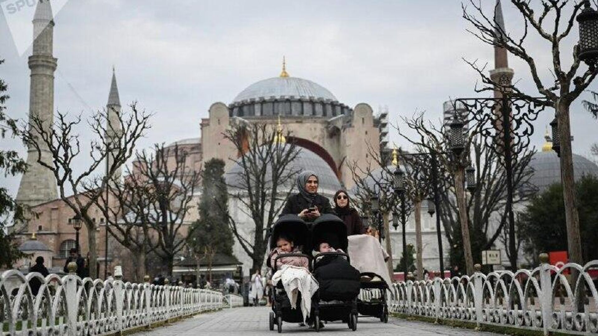 Turquía oficializa la exención de la visa para los turistas chinos Turquía oficializa la exención de la visa para los turistas chinos - Sputnik Mundo, 1920, 02.01.2026