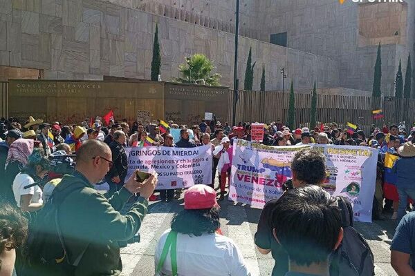 🪧 Manos fuera de Venezuela: protestan en México por el ataque de EEUU contra Caracas - Sputnik Mundo