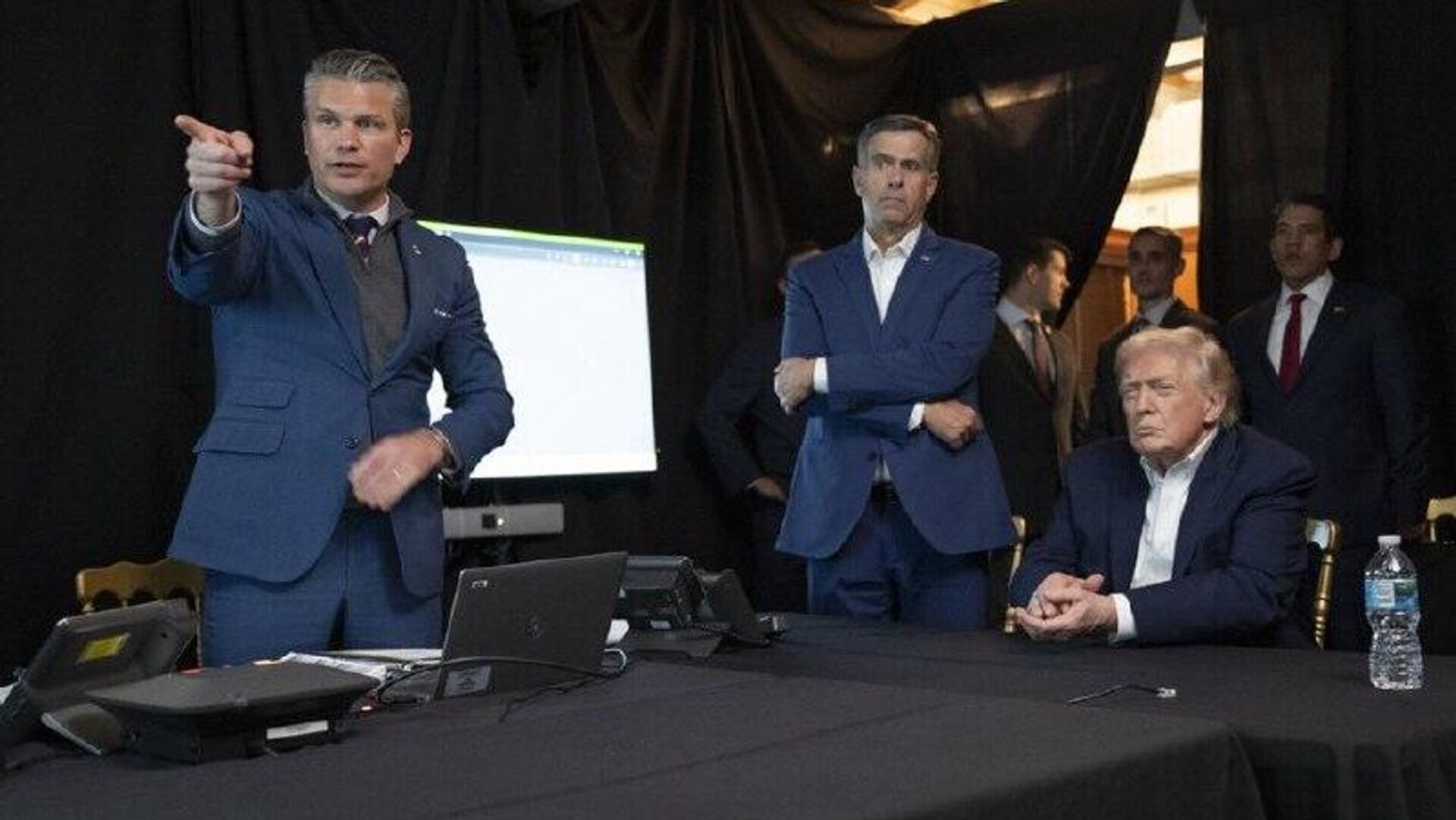 Ataque de EEUU a Caracas muestra que Washington reclama la riqueza petrolera de Venezuela, opina un analista Ataque de EEUU a Caracas muestra que Washington reclama la riqueza petrolera de Venezuela, opina un analista - Sputnik Mundo, 1920, 04.01.2026