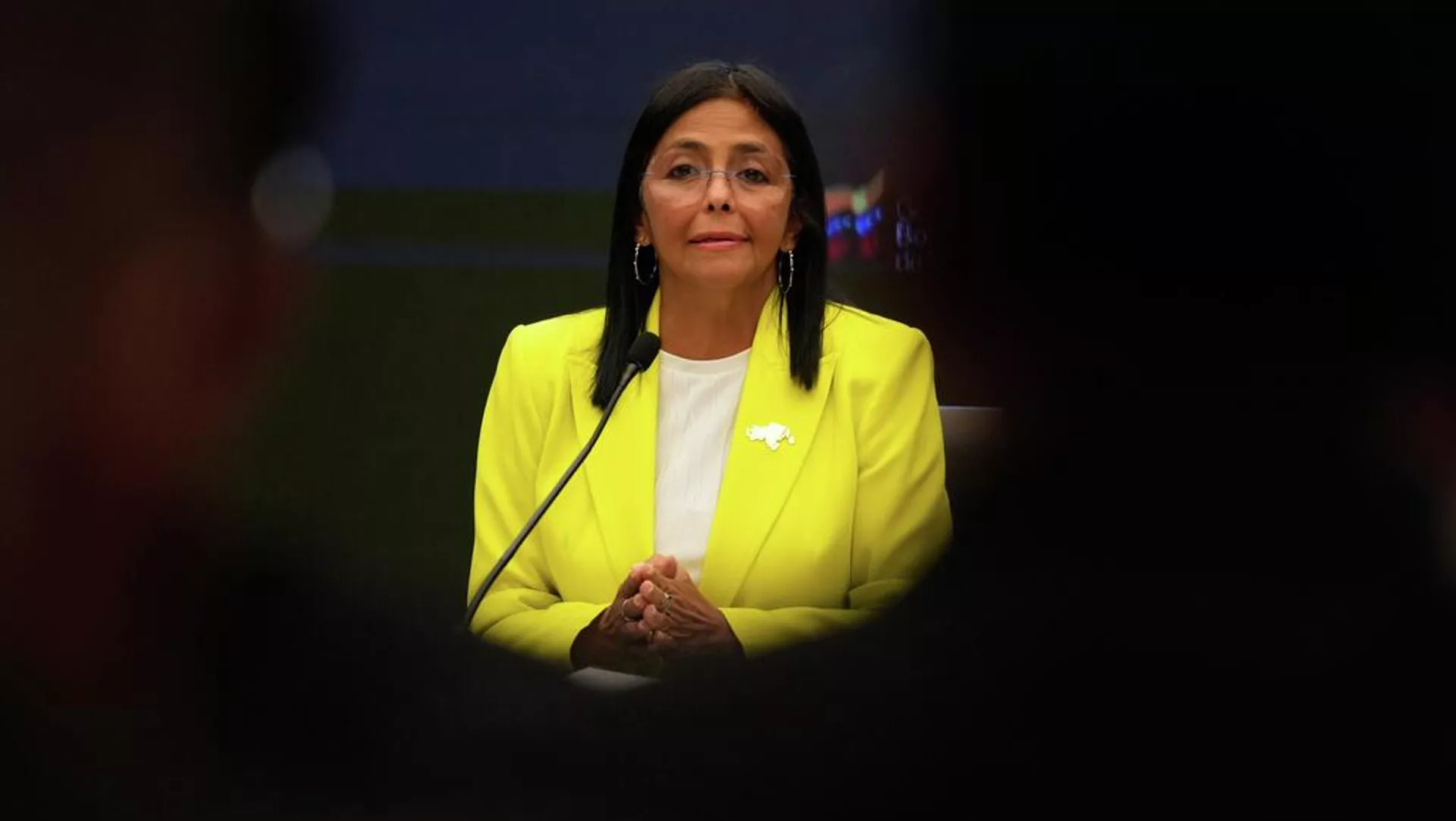 Delcy Rodríguez, vicepresidenta y ministra de Petróleo de Venezuela, ofrece una conferencia de prensa en el palacio presidencial de Miraflores en Caracas, Venezuela, el 10 de marzo de 2025  - Sputnik Mundo, 1920, 04.01.2026