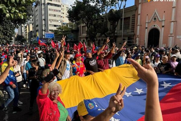 Pedimos al mundo que levanten sus voces para condenar ataque de EEUU contra Caracas, dice el exembajador de Venezuela en Rusia - Sputnik Mundo