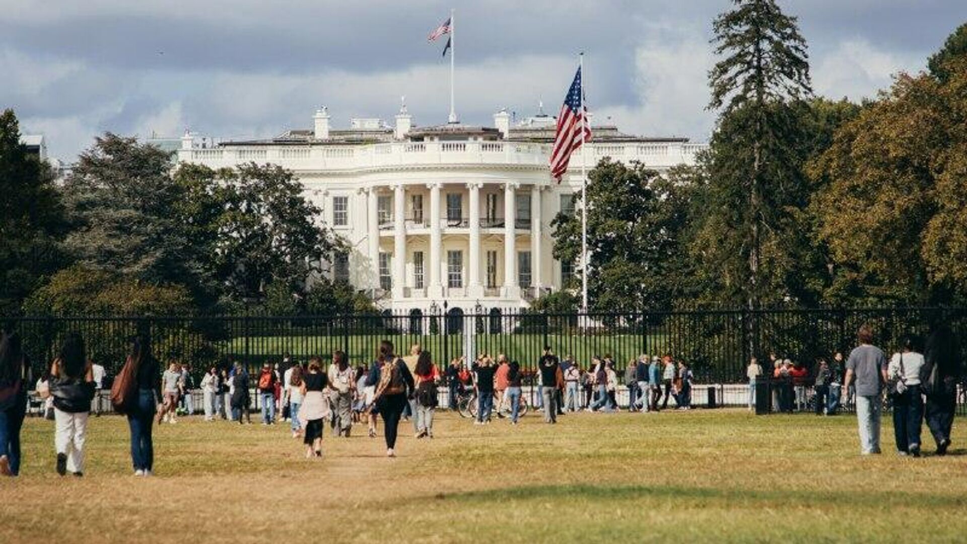 Más del 70% de los estadounidenses teme que EEUU se involucre demasiado en Venezuela, según encuesta Más del 70% de los estadounidenses teme que EEUU se involucre demasiado en Venezuela, según encuesta - Sputnik Mundo, 1920, 06.01.2026