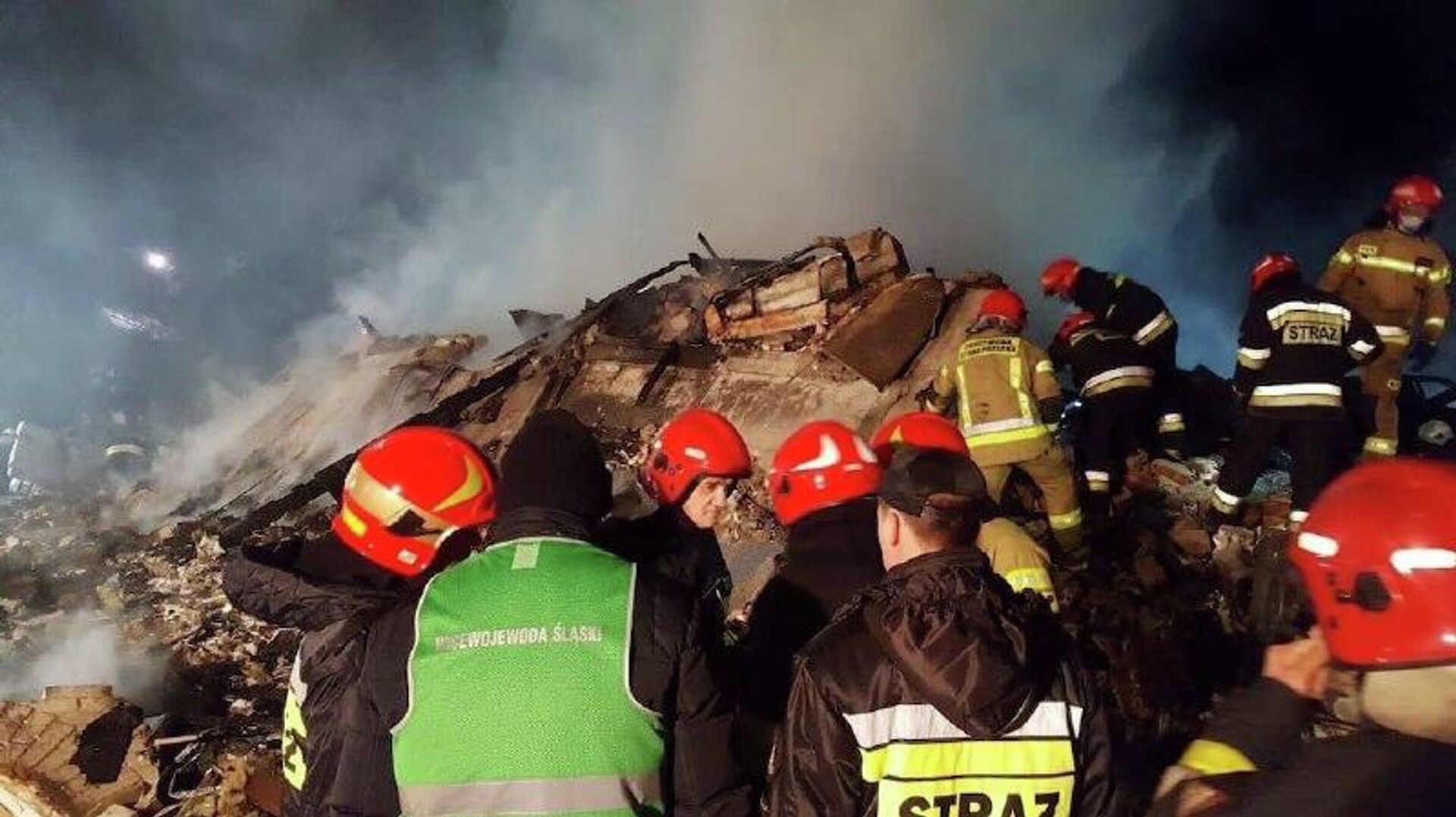 ¿Hubo negligencia en el incendio de un bar en Suiza que mató a 40 personas? ¿Hubo negligencia en el incendio de un bar en Suiza que mató a 40 personas? - Sputnik Mundo, 1920, 06.01.2026