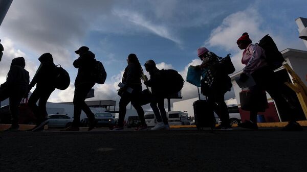 Personas migrantes en América Latina. Imagen de referencia. - Sputnik Mundo