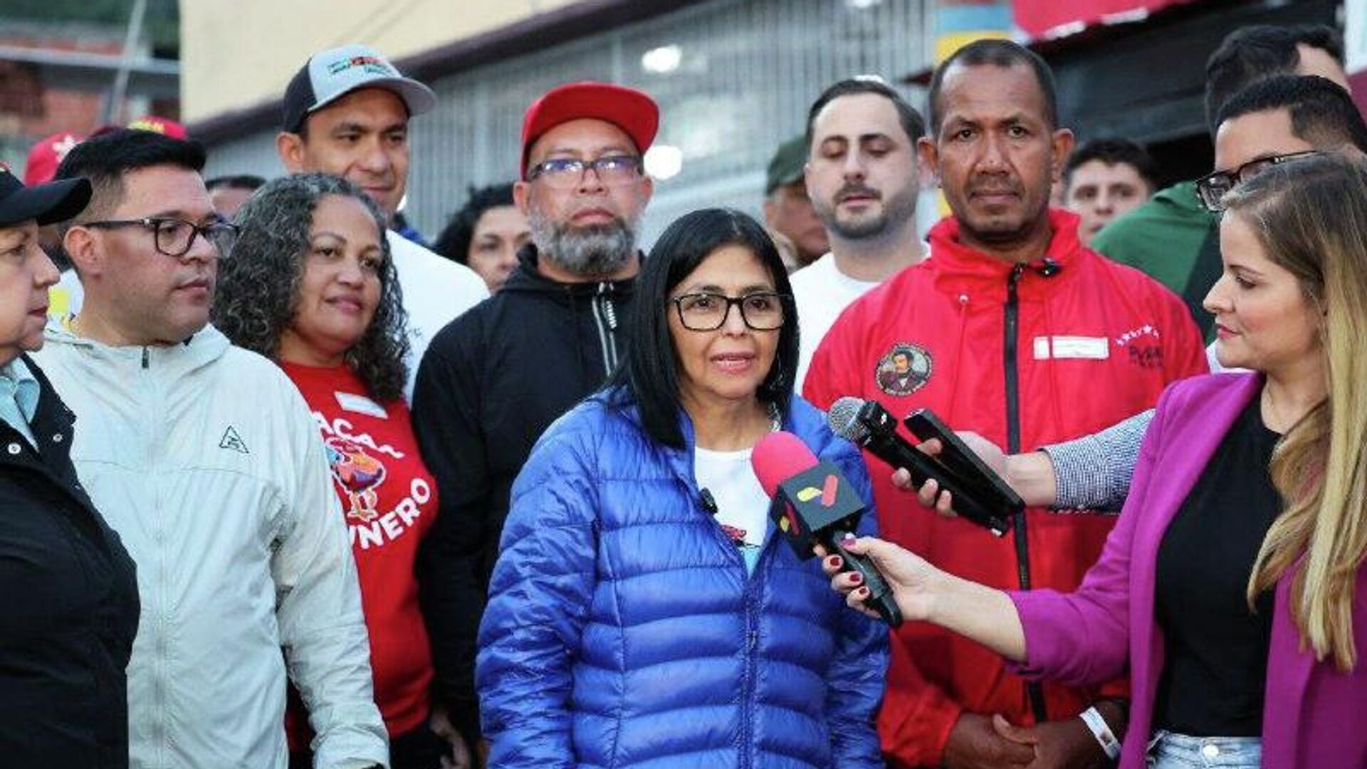 Venezuela decreta luto nacional por fallecidos en intervención militar de EEUU Venezuela decreta luto nacional por fallecidos en intervención militar de EEUU - Sputnik Mundo, 1920, 07.01.2026