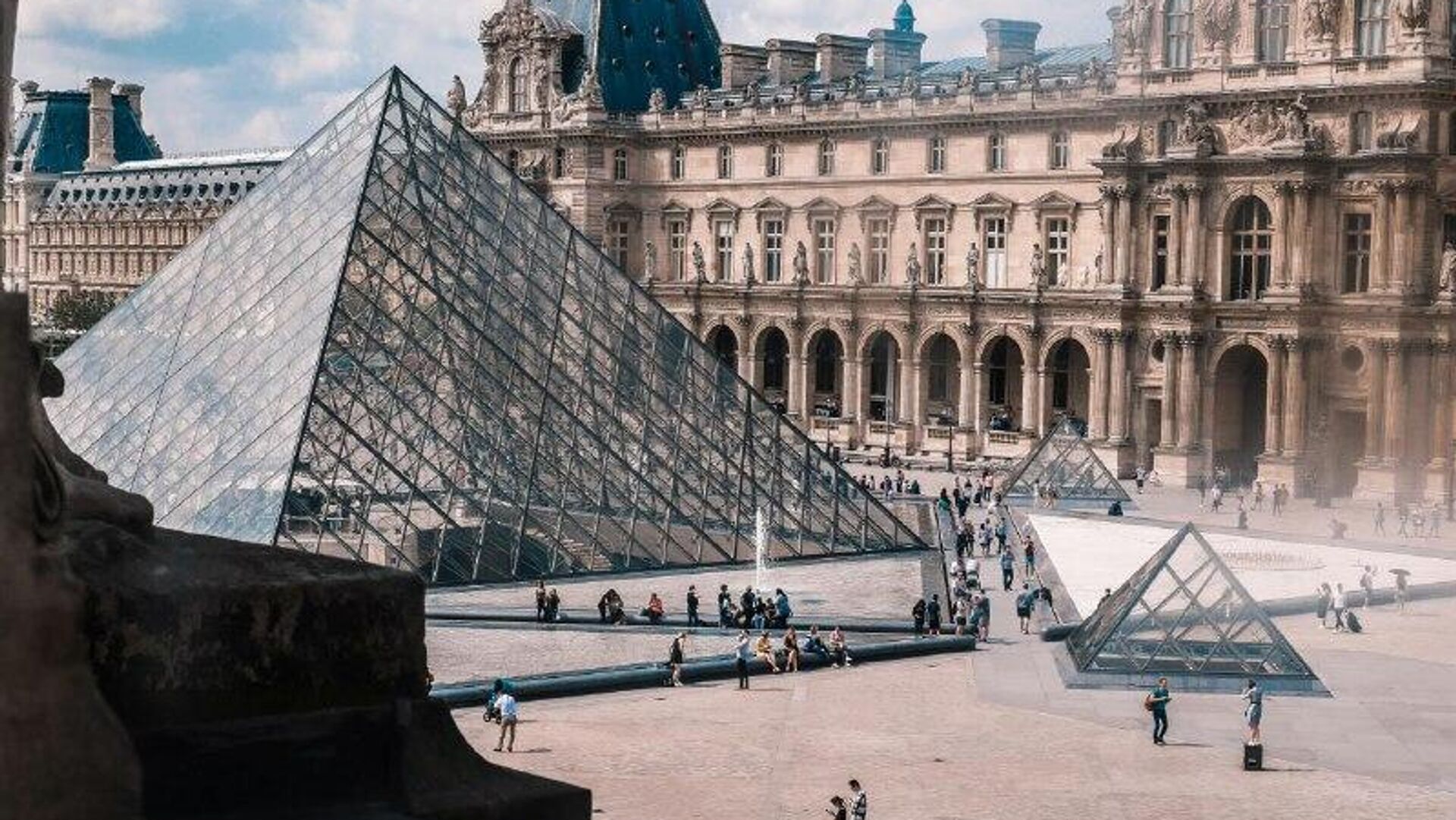 El Museo del Louvre recibió 9 millones de visitantes pese a cierres en 2025 El Museo del Louvre recibió 9 millones de visitantes pese a cierres en 2025 - Sputnik Mundo, 1920, 07.01.2026