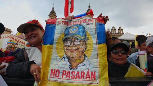 🪧 Colombianos se movilizan en defensa de la soberanía nacional y contra las amenazas de Trump - Sputnik Mundo
