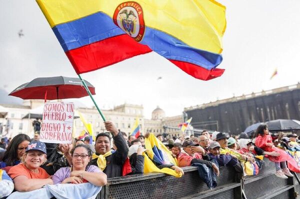 🪧 Colombianos se movilizan en defensa de la soberanía nacional y contra las amenazas de Trump 🪧 Colombianos se movilizan en defensa de la soberanía nacional y contra las amenazas de Trump - Sputnik Mundo