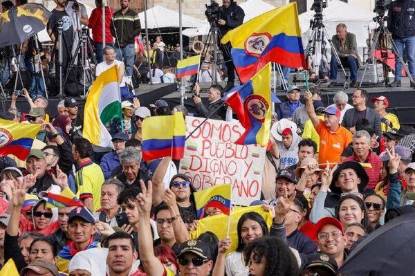 🪧 Colombianos se movilizan en defensa de la soberanía nacional y contra las amenazas de Trump 🪧 Colombianos se movilizan en defensa de la soberanía nacional y contra las amenazas de Trump - Sputnik Mundo