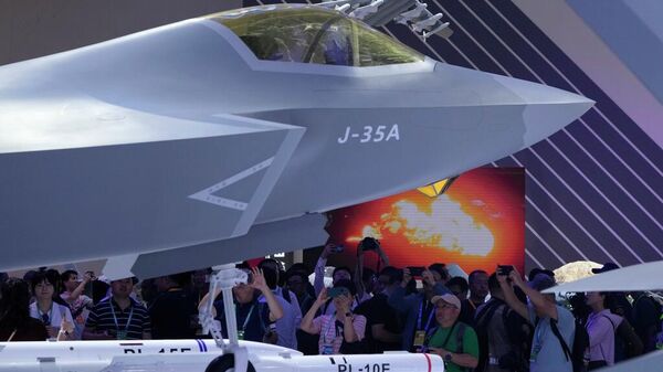 
China refuerza su aviación naval con pruebas del avión furtivo J-35
 - Sputnik Mundo