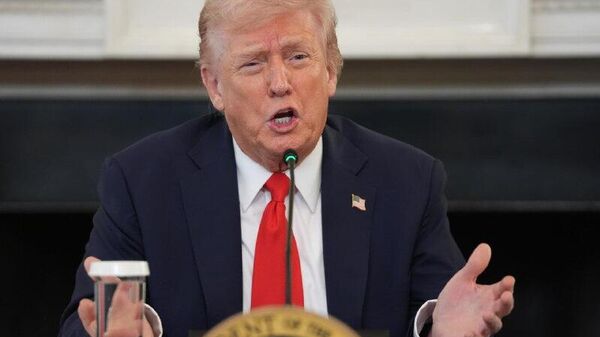 EEUU reducirá los precios del petróleo aprovechando los recursos de Venezuela, anuncia Trump - Sputnik Mundo