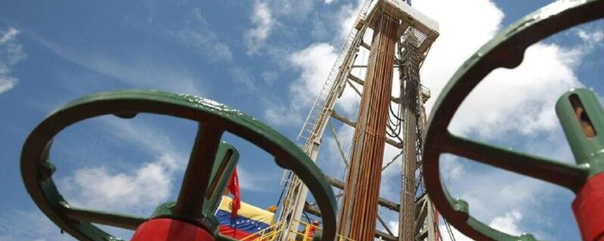 El petróleo será el punto de acuerdo con tensiones importantes entre Venezuela y EEUU, dice analista - Sputnik Mundo, 1920, 08.01.2026