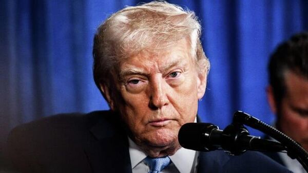 Trump afirma que la única forma de presionar más a Cuba sería ir y destruir el lugar - Sputnik Mundo