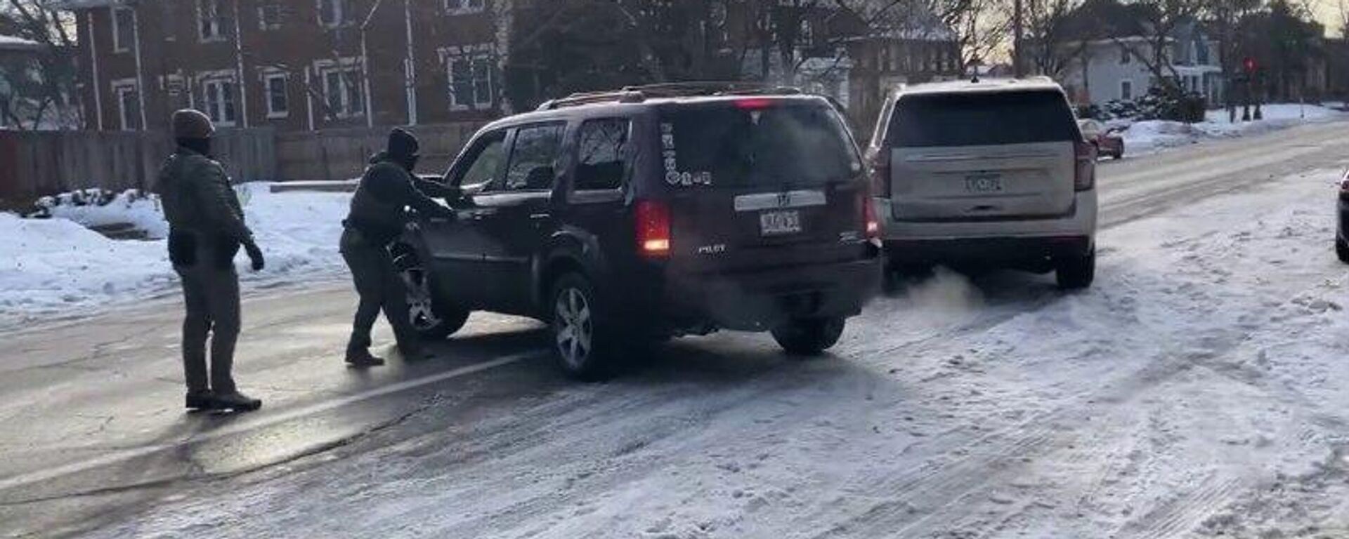 El FBI asume el control total del caso de la mujer abatida por ICE en Minnesota - Sputnik Mundo, 1920, 08.01.2026