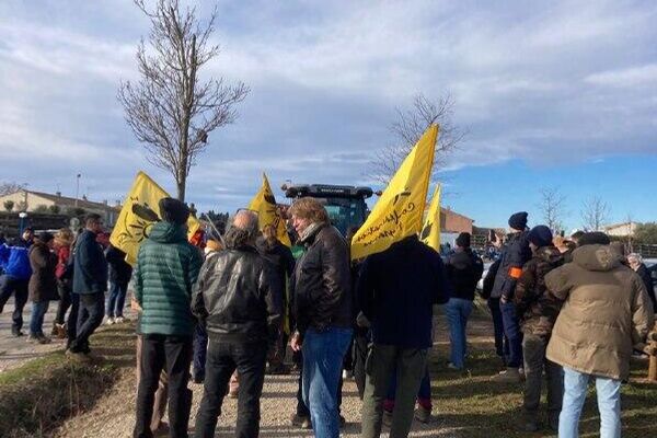🪧 Agricultores protestan en París contra el acuerdo UE-Mercosur - Sputnik Mundo
