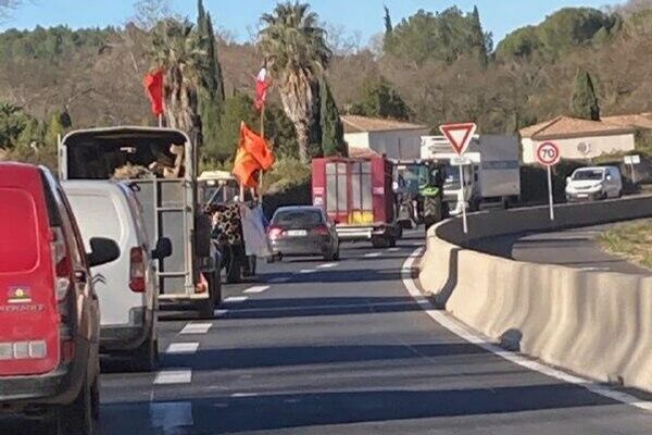 🪧 Agricultores protestan en París contra el acuerdo UE-Mercosur - Sputnik Mundo