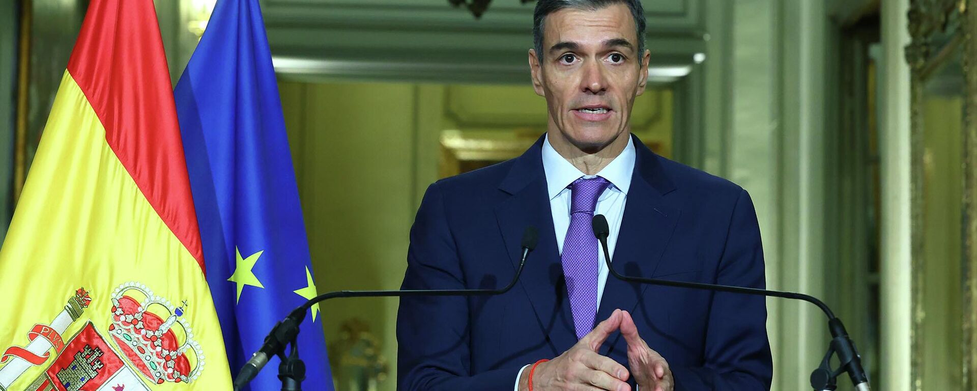 El presidente del Gobierno, Pedro Sánchez, comparece tras la reunión en París de la Coalición de Voluntarios - Sputnik Mundo, 1920, 12.01.2026