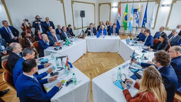 La UE da un paso más hacia el acuerdo con Mercosur en medio de la oposición dentro del bloque - Sputnik Mundo