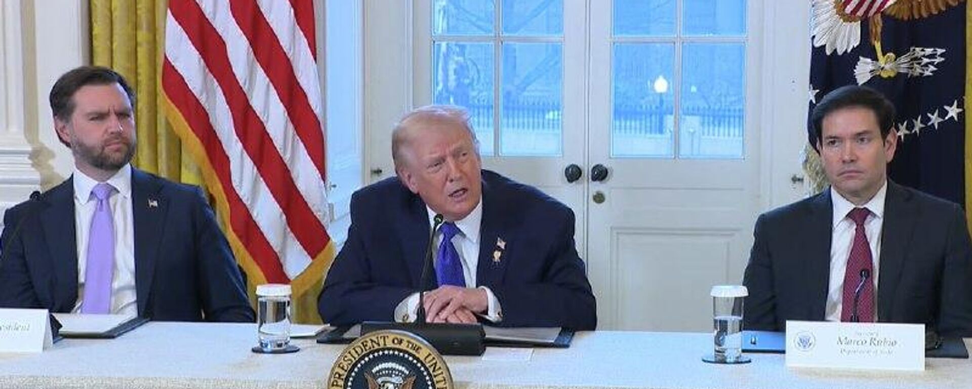 Trump ofrece garantías de seguridad a las petroleras de EEUU que operan en Venezuela - Sputnik Mundo, 1920, 09.01.2026