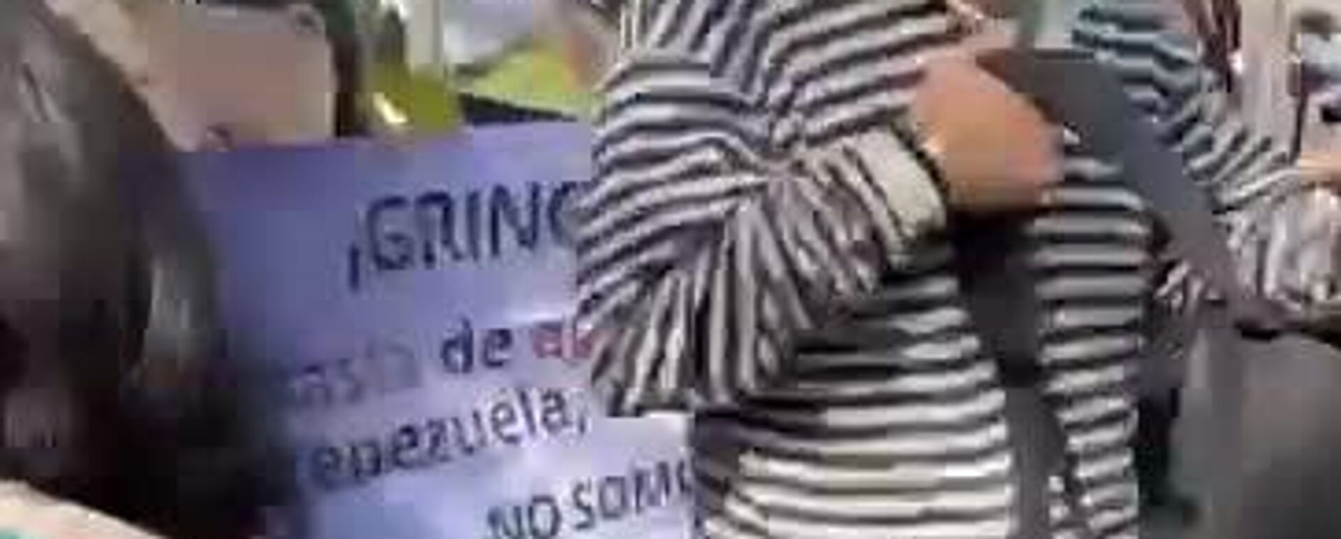 🪧 Marchan en la capital de México contra la intervención de EEUU en Venezuela - Sputnik Mundo, 1920, 10.01.2026