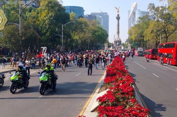 🪧 Marchan en la capital de México contra la intervención de EEUU en Venezuela - Sputnik Mundo