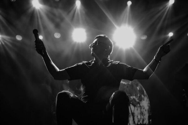 Fallece en accidente aéreo el cantante y compositor colombiano Yeison Jiménez - Sputnik Mundo