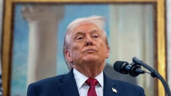 Trump ordena desarrollar un plan para invadir Groenlandia, pero enfrenta resistencia, según medios - Sputnik Mundo