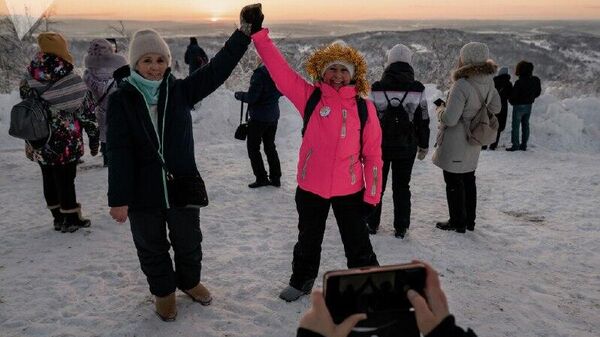 Fin de la noche polar: amanece por primera vez en 40 días en una ciudad rusa - Sputnik Mundo
