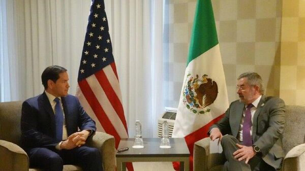 El titular de la Secretaría de Relaciones Exteriores de México, Juan Ramón de la Fuente, sostuvo una charla telefónica con el secretario de Estado de EEUU, Marco Rubio, esto tras los dichos del presidente norteamericano, Donald Trump, sobre iniciar operaciones terrestres contra las agrupaciones del narcotráfico en la nación latinoamericana - Sputnik Mundo