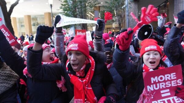 Miles de enfermeras inician la huelga más grande en la historia de Nueva York - Sputnik Mundo