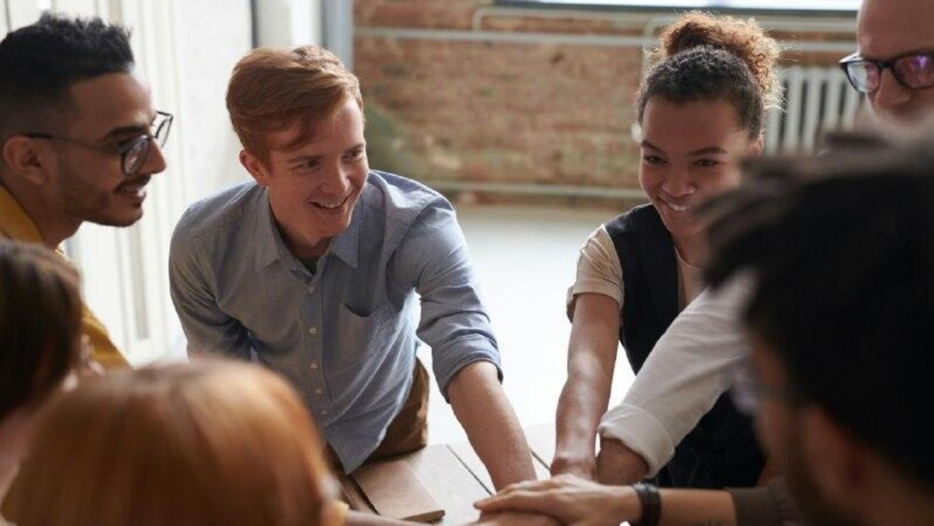 Un revés a los republicanos y demócratas: encuesta muestra que jóvenes de EEUU los rechazan cada vez más Un revés a los republicanos y demócratas: encuesta muestra que jóvenes de EEUU los rechazan cada vez más - Sputnik Mundo, 1920, 13.01.2026