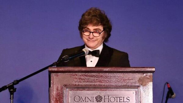 Acumular dólares sin devaluar es el dilema central del Gobierno argentino para 2026, según un experto - Sputnik Mundo