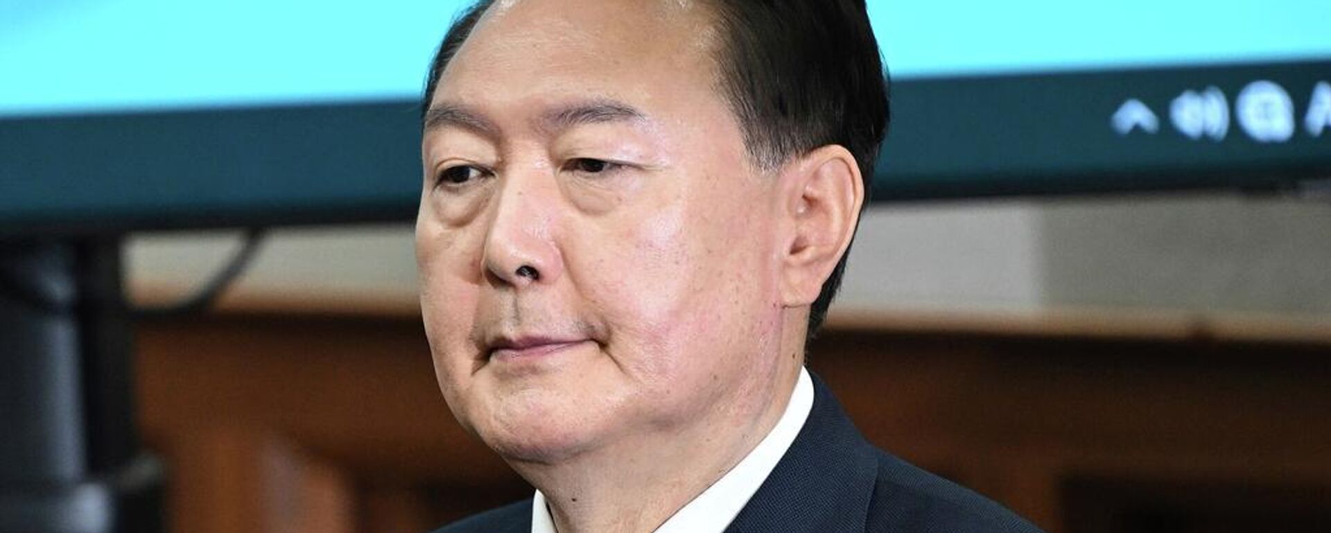 Yoon Suk Yeol, derrocado presidente de Corea del Sur, asiste a su juicio penal en una sala del Tribunal del Distrito Central de Seúl en Seúl el lunes 21 de abril de 2025  - Sputnik Mundo, 1920, 13.01.2026