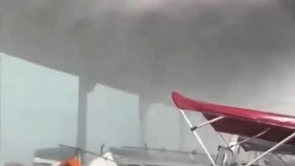 Fuerte temporal con una microexplosión causa destrozos y miedo en Brasil - Sputnik Mundo