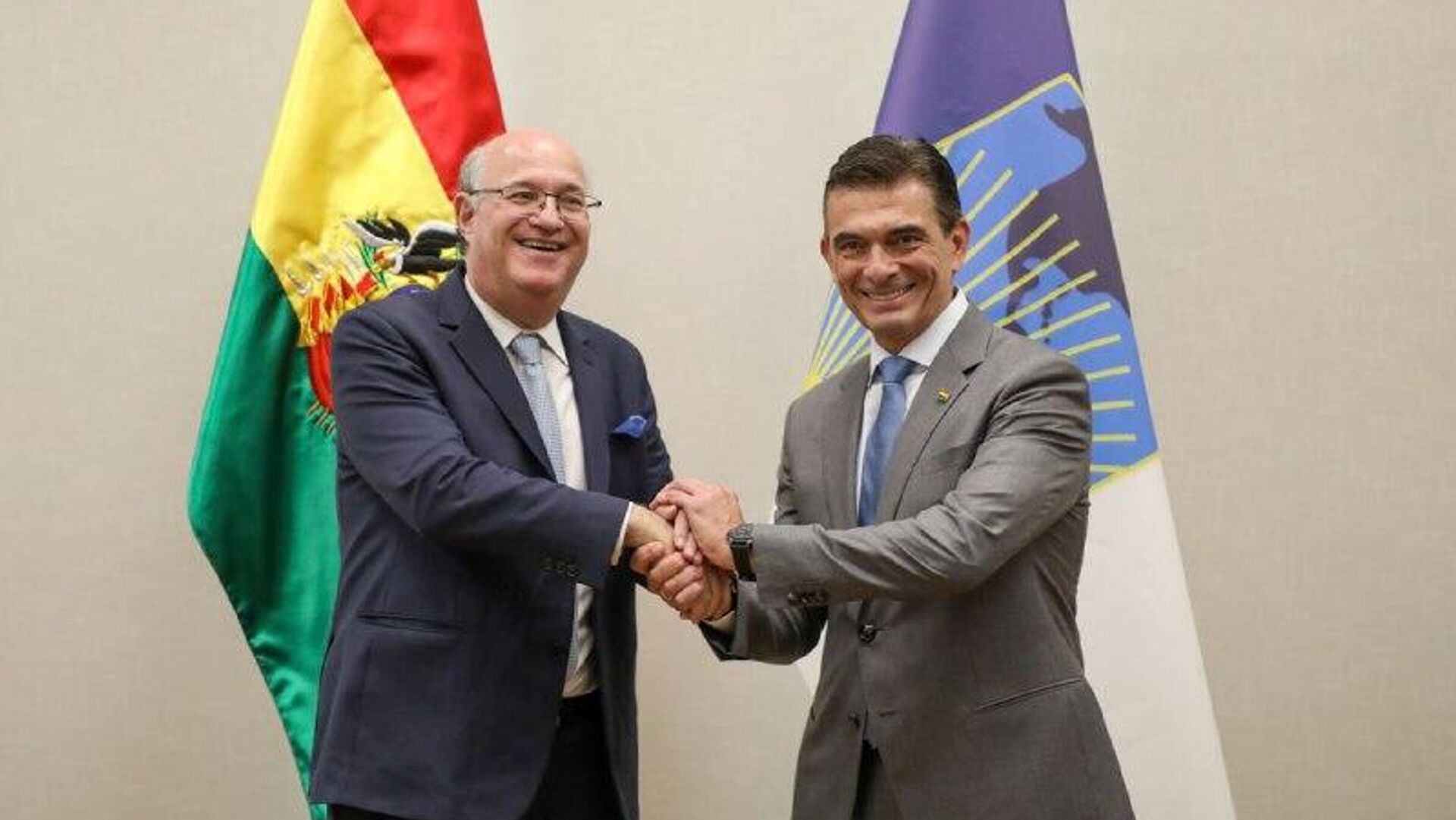 El BID ofrece un paquete financiero de 4 El BID ofrece un paquete financiero de 4 - Sputnik Mundo, 1920, 14.01.2026