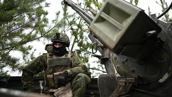 Soldado ruso en la zona de la operación militar especial - Sputnik Mundo