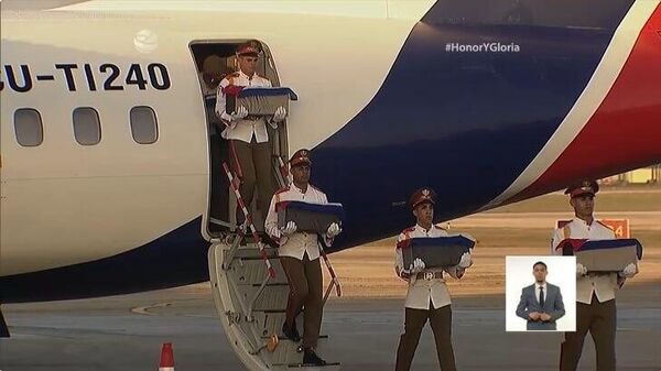 Los cuerpos de los combatientes cubanos caídos tras el ataque de EEUU contra Venezuela arriban a la Habana - Sputnik Mundo