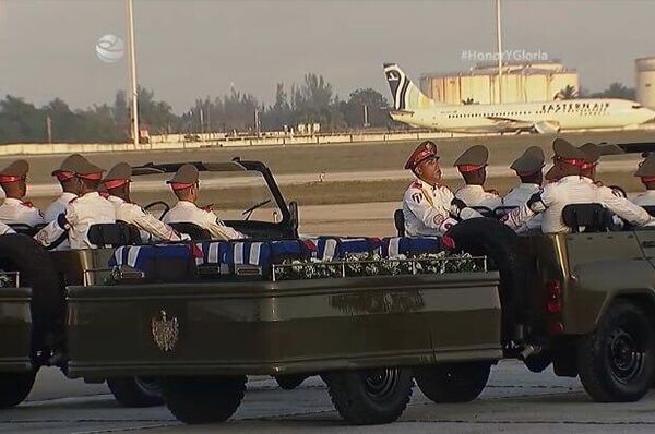 Los cuerpos de los combatientes cubanos caídos tras el ataque de EEUU contra Venezuela arriban a la Habana - Sputnik Mundo