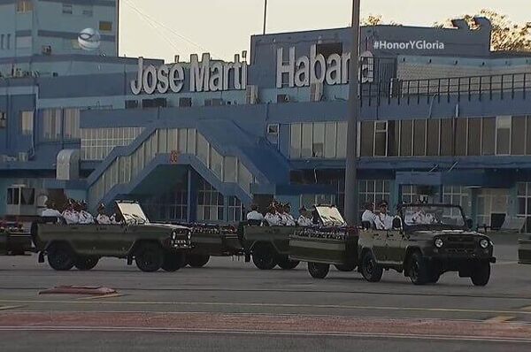 Los cuerpos de los combatientes cubanos caídos tras el ataque de EEUU contra Venezuela arriban a la Habana - Sputnik Mundo