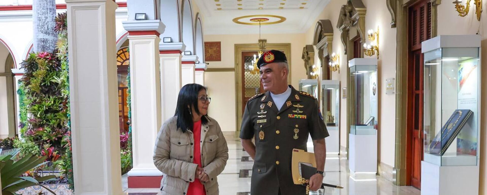 Delcy Rodríguez, presidenta encargada de Venezuela, y Vladimir Padrino, ministro de Defensa - Sputnik Mundo, 1920, 16.01.2026