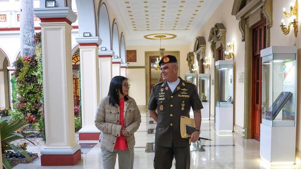Delcy Rodríguez, presidenta encargada de Venezuela, y Vladimir Padrino, ministro de Defensa - Sputnik Mundo