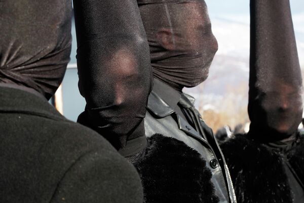 Un grupo de creyentes ortodoxos participan en la procesión en conmemoración del día de San Basilio de Cesarea (también llamado Basilio el Grande) en Macedonia del Norte. - Sputnik Mundo