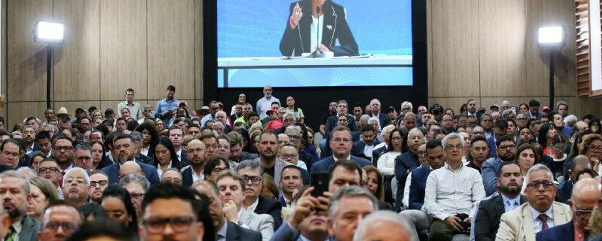 Trump sobre Venezuela: Estamos haciendo tratos con muchas de las personas que dirigían el país - Sputnik Mundo, 1920, 17.01.2026