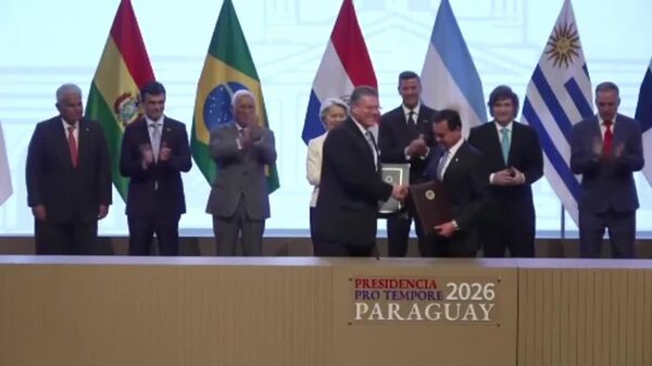 Así concluyó la histórica ceremonia de la firma del acuerdo UE-Mercosur - Sputnik Mundo