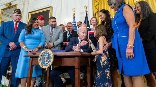 ‍ Trump pide arrestos por el uso de autopen durante la Administración Biden - Sputnik Mundo