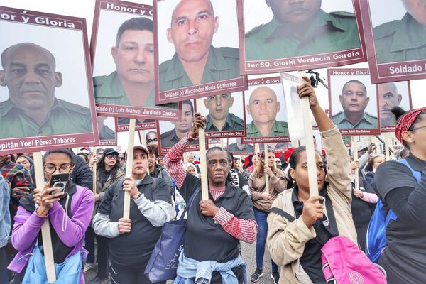 Cuba rinde homenaje póstumo a los 32 combatientes fallecidos como consecuencia del ataque de Estados Unidos a Venezuela el 3 de enero. - Sputnik Mundo