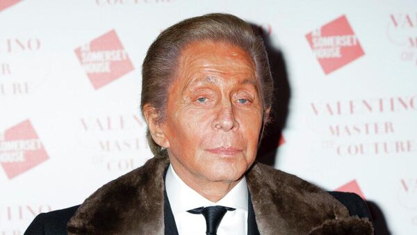 Valentino Garavani, diseñador de moda italiano, llega a la fiesta Valentino Master of Couture el miércoles 28 de noviembre de 2012 en Londres  - Sputnik Mundo