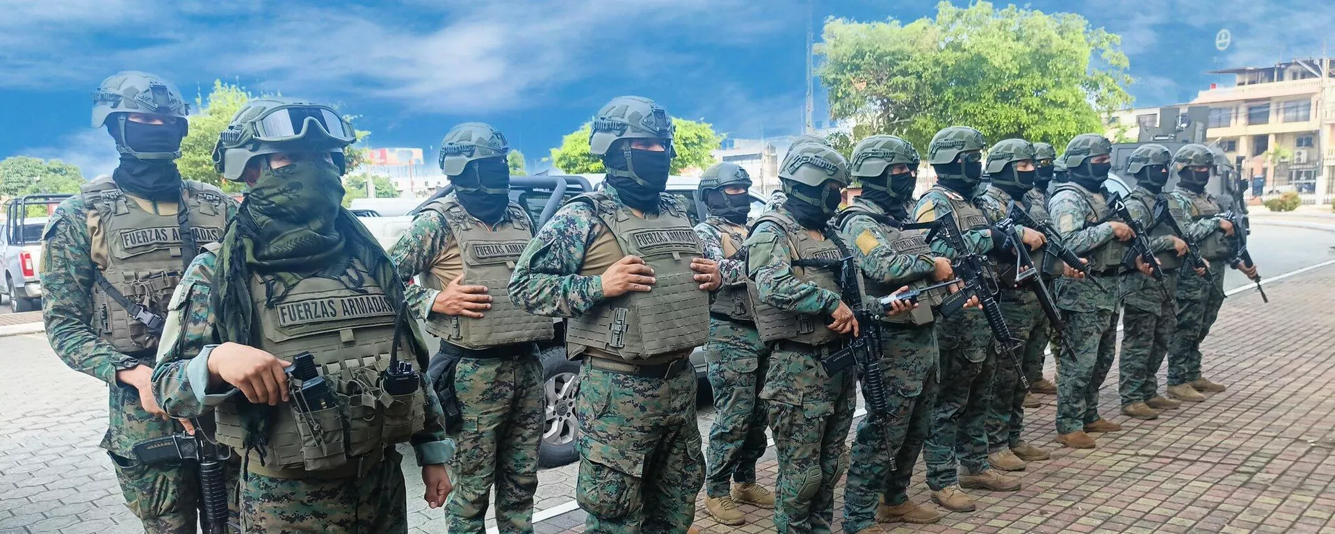 Efectivos militares ecuatorianos desplegados en la ciudad de Durán, provincia de Guayas, durante enero de 2026 Efectivos militares ecuatorianos desplegados en la ciudad de Durán, provincia de Guayas, durante enero de 2026 - Sputnik Mundo, 1920, 19.01.2026